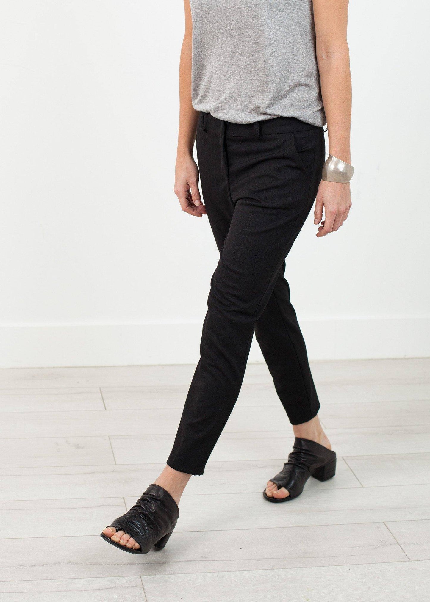 Stretch Fitted Pant in Black - Thang5501