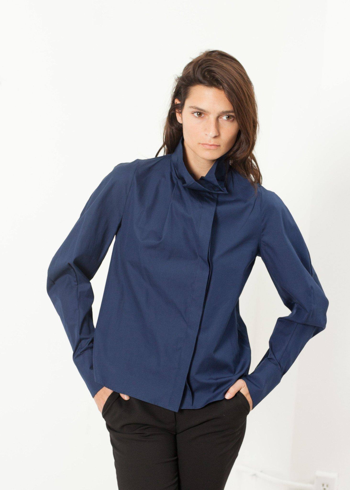 Full Collar Poplin Blouse in Navy - Thang5501