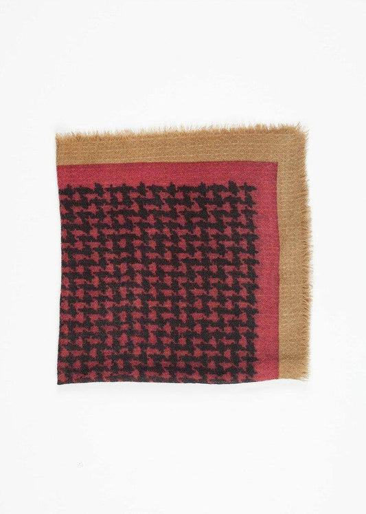 Houndstooth Square in Rouge - Thang5501
